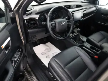 Hilux 2.8 D-4D 4x4 Invincible DOKA Leder ACC AHK