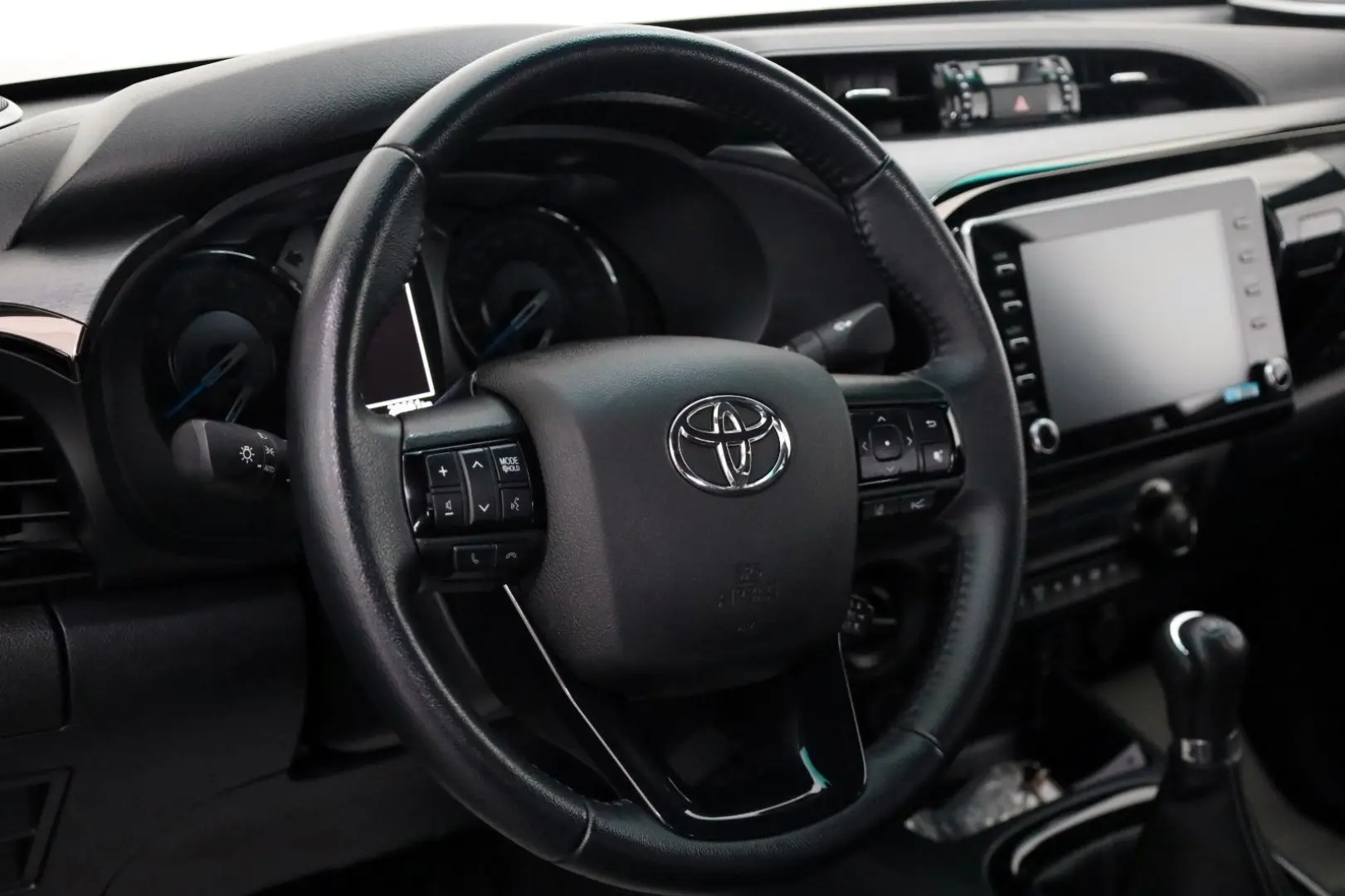 Hilux 2.8 D-4D 4x4 Invincible DOKA Leder ACC AHK