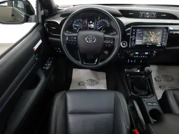 Hilux 2.8 D-4D 4x4 Invincible DOKA Leder ACC AHK