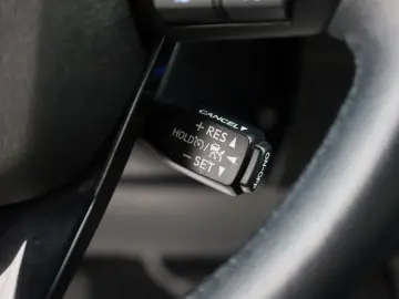 Hilux 2.8 D-4D 4x4 Invincible DOKA Leder ACC AHK