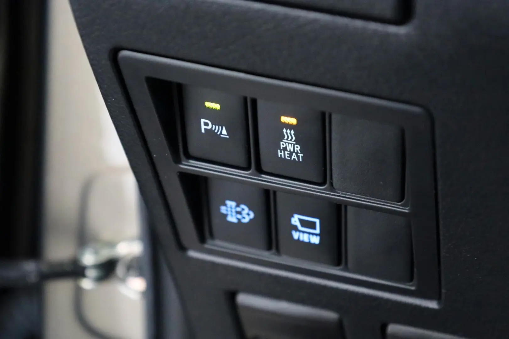 Hilux 2.8 D-4D 4x4 Invincible DOKA Leder ACC AHK