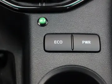 Hilux 2.8 D-4D 4x4 Invincible DOKA Leder ACC AHK