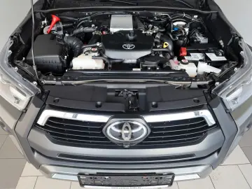 Hilux 2.8 D-4D 4x4 Invincible DOKA Leder ACC AHK