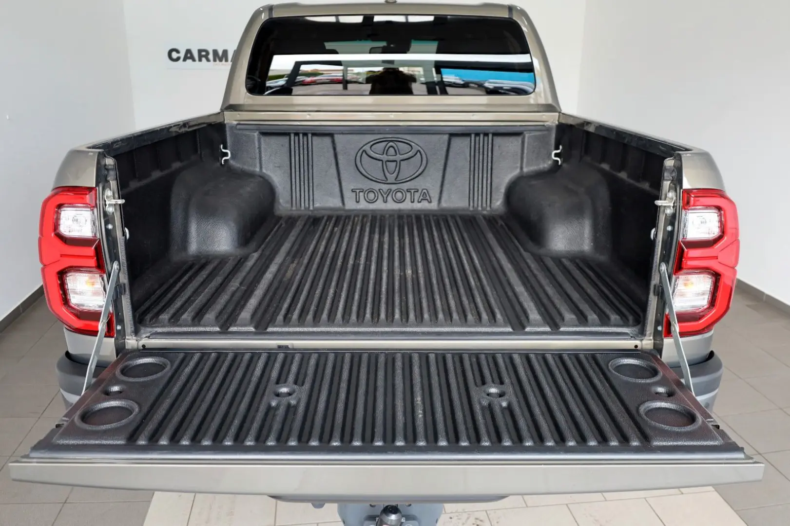 Hilux 2.8 D-4D 4x4 Invincible DOKA Leder ACC AHK