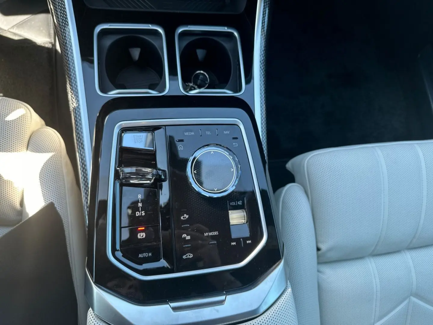 M760e xDrive Limousine 21'' B&W Iconic Glow Navi