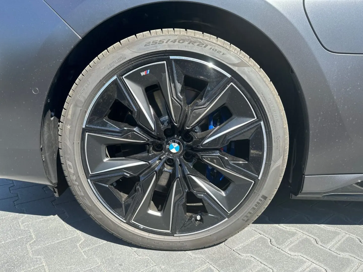 M760e xDrive Limousine 21'' B&W Iconic Glow Navi