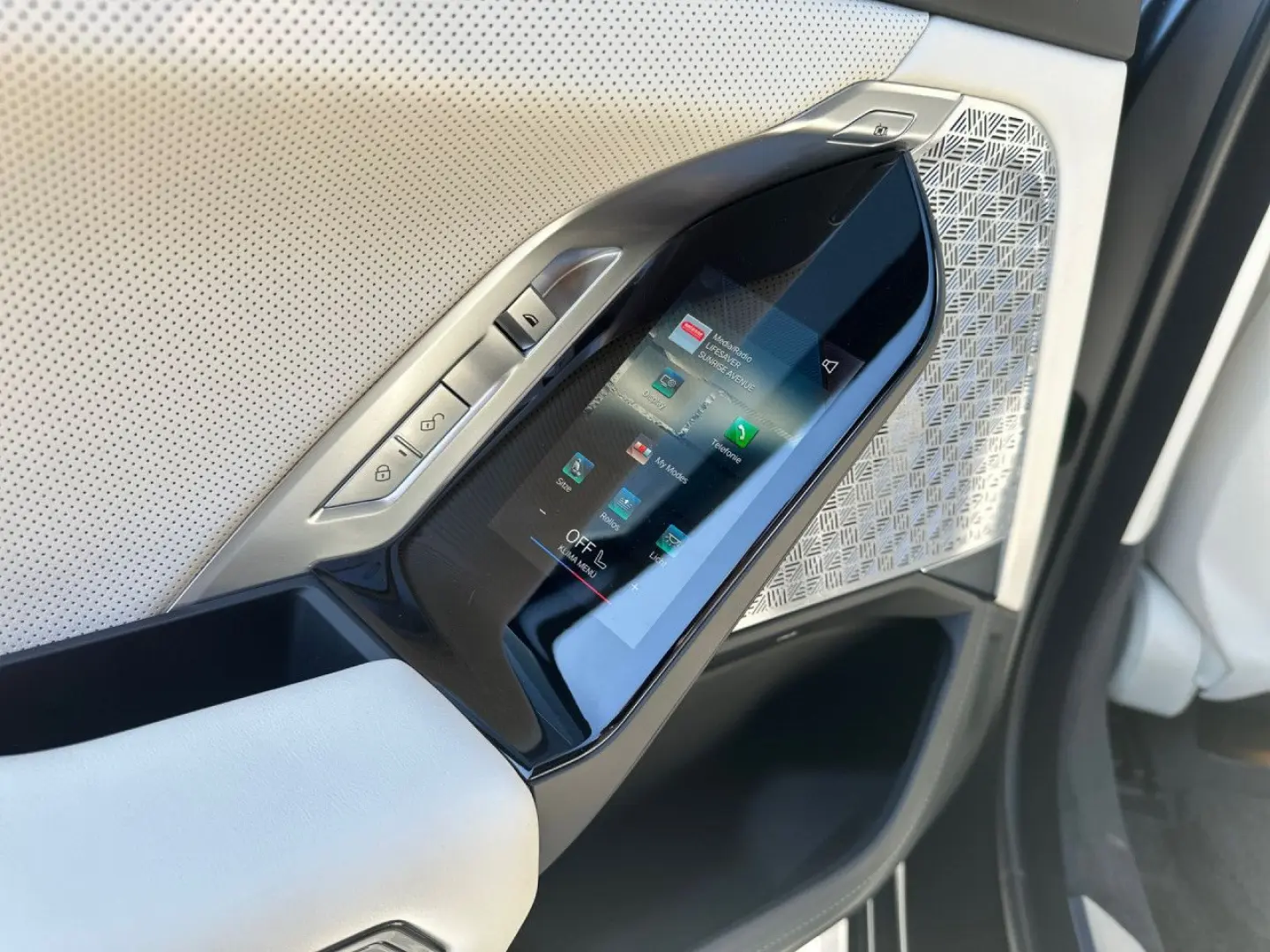 M760e xDrive Limousine 21'' B&W Iconic Glow Navi