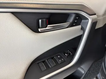 RAV 4 2.5 Hybrid Lounge 4x4  360 Navi LED JBL Ga