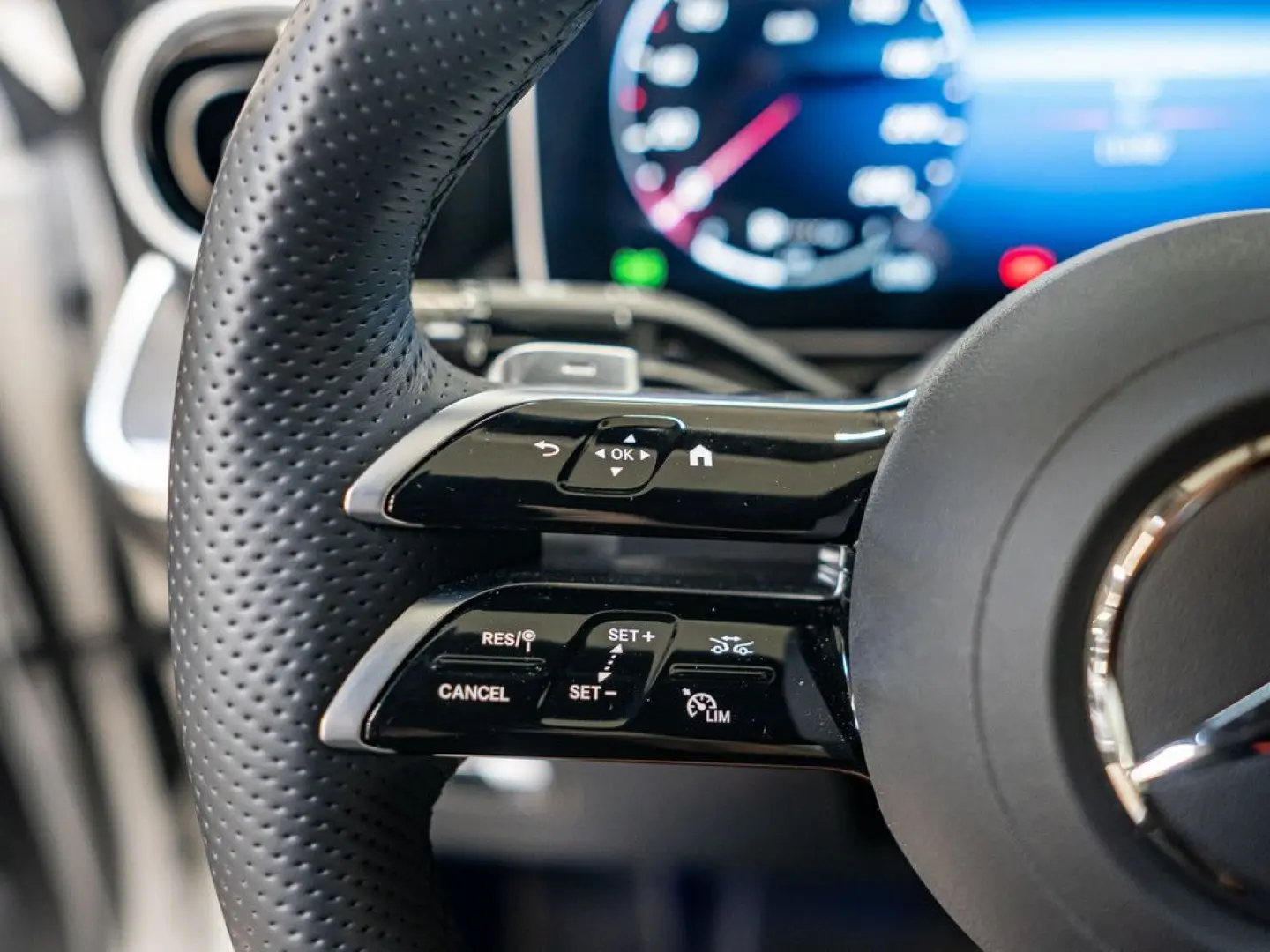 C 300 e 4M AMG Sport Distr. LED Pano HUD Navi SH