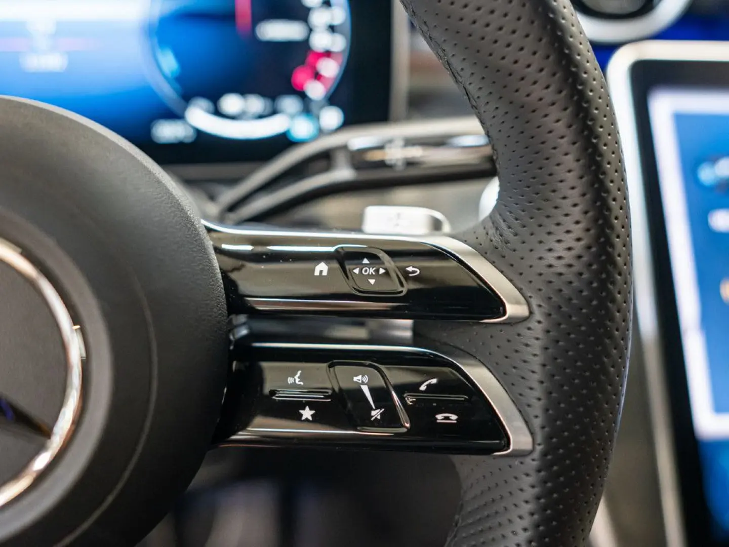 C 300 e 4M AMG Sport Distr. LED Pano HUD Navi SH