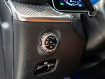 C 300 e 4M AMG Sport Distr. LED Pano HUD Navi SH