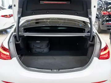 C 300 e 4M AMG Sport Distr. LED Pano HUD Navi SH