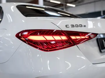 C 300 e 4M AMG Sport Distr. LED Pano HUD Navi SH