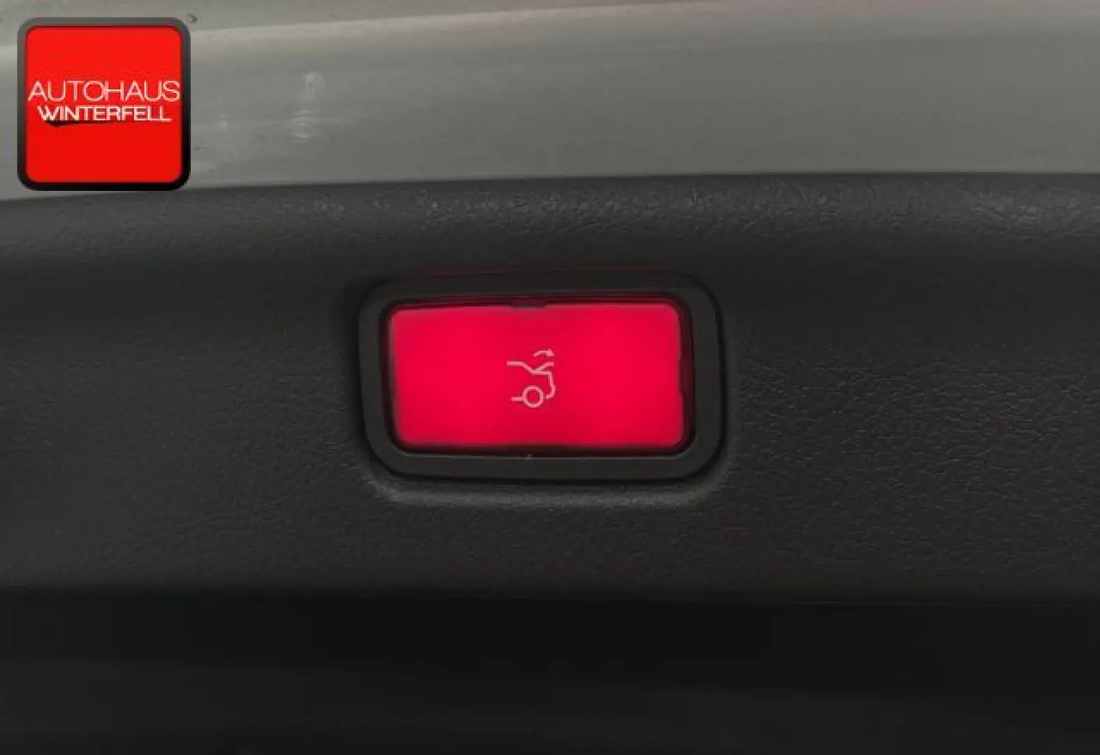 C 300 e AMG 18Z NIGHT PANO 360 MEMORY SITZKLIMA