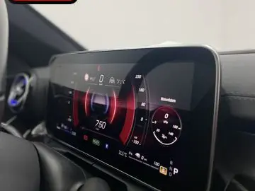 C 300 e AMG 18Z NIGHT PANO 360 MEMORY SITZKLIMA