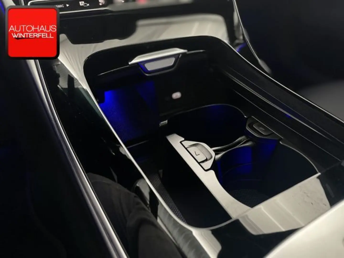 C 300 e AMG 18Z NIGHT PANO 360 MEMORY SITZKLIMA