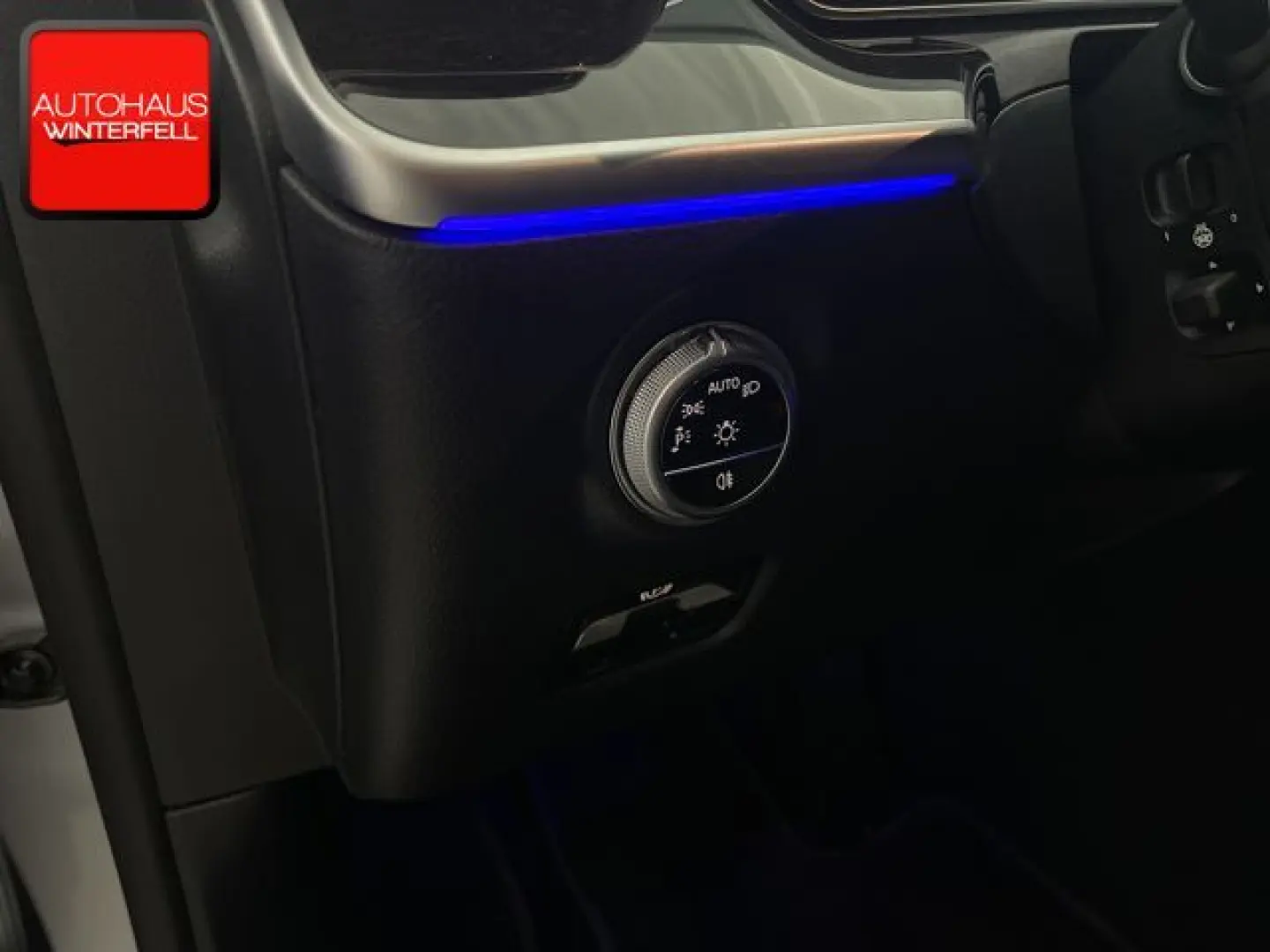 C 300 e AMG 18Z NIGHT PANO 360 MEMORY SITZKLIMA