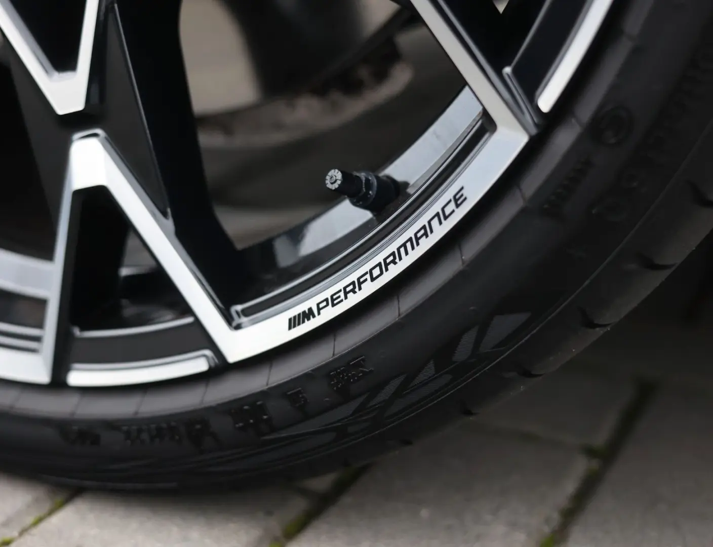 550 xDrive   M-sport - AHK - HUD - Pano- Bow&Wil