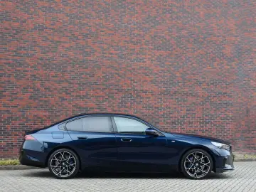 550 xDrive   M-sport - AHK - HUD - Pano- Bow&Wil