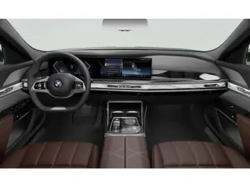 740d xDrive Executive Lounge Driving Assistant P