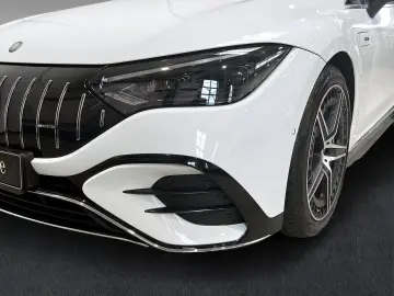 MERCEDES BENZ EQE 43 AMG 4M