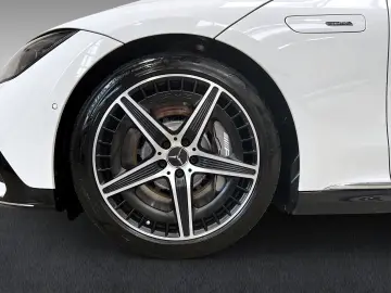 MERCEDES BENZ EQE 43 AMG 4M