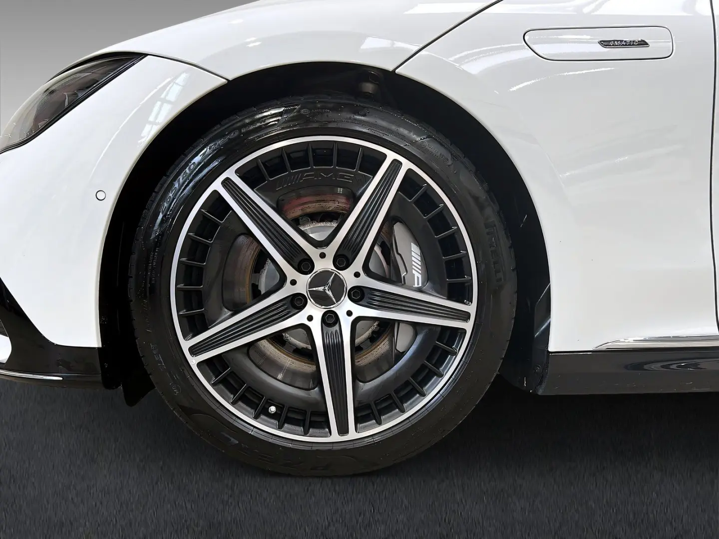 MERCEDES BENZ EQE 43 AMG 4M