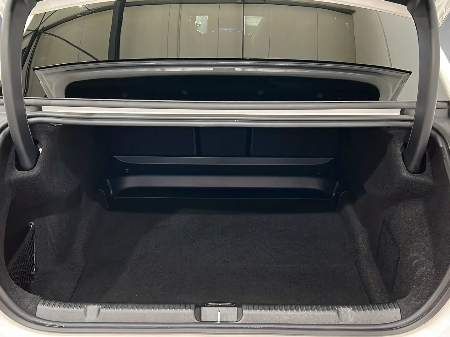 MERCEDES BENZ EQE 43 AMG 4M