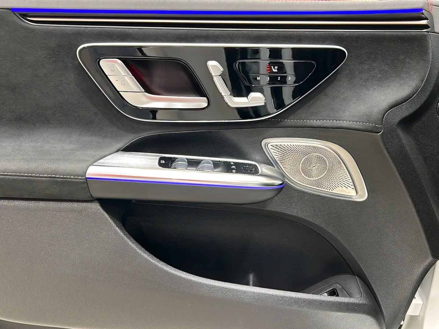 MERCEDES BENZ EQE 43 AMG 4M