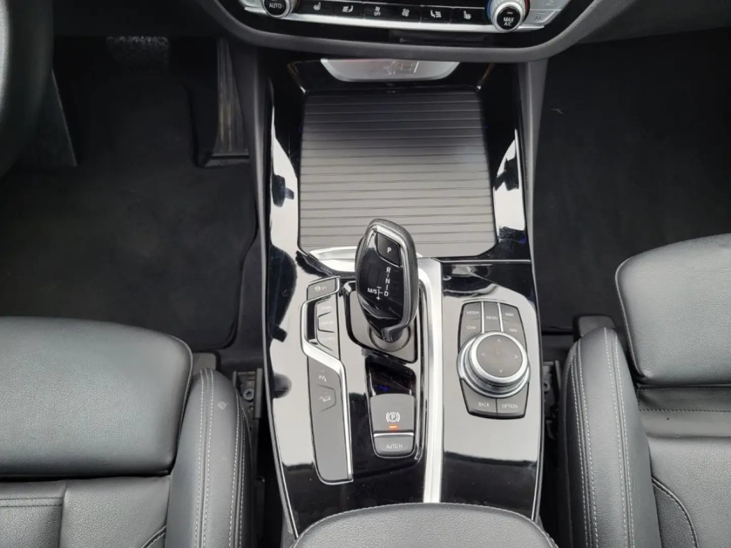 X3 xDrive 20d HUD AHK-klappbar AHK El. Panodach