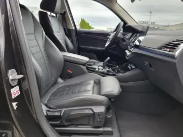 X3 xDrive 20d HUD AHK-klappbar AHK El. Panodach