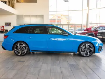 Audi A4 40 TFSI AVANT QUATTRO