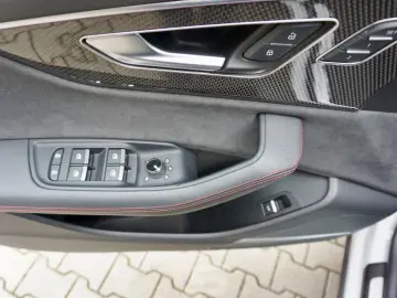 Q8 50 TDI quattro competition plus Carbon S Sitz