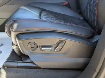 Q8 50 S-Line Competition Plus MASS. ACC HUD PANO