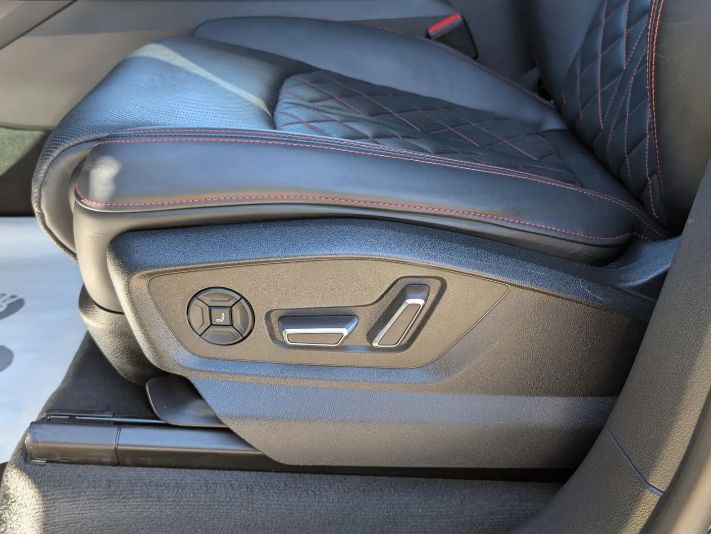 Q8 50 S-Line Competition Plus MASS. ACC HUD PANO