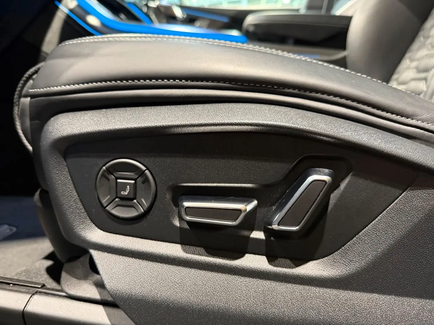 RSQ8 RS Q8 4.0 TFSI quattro Dynamic 360cam Keram