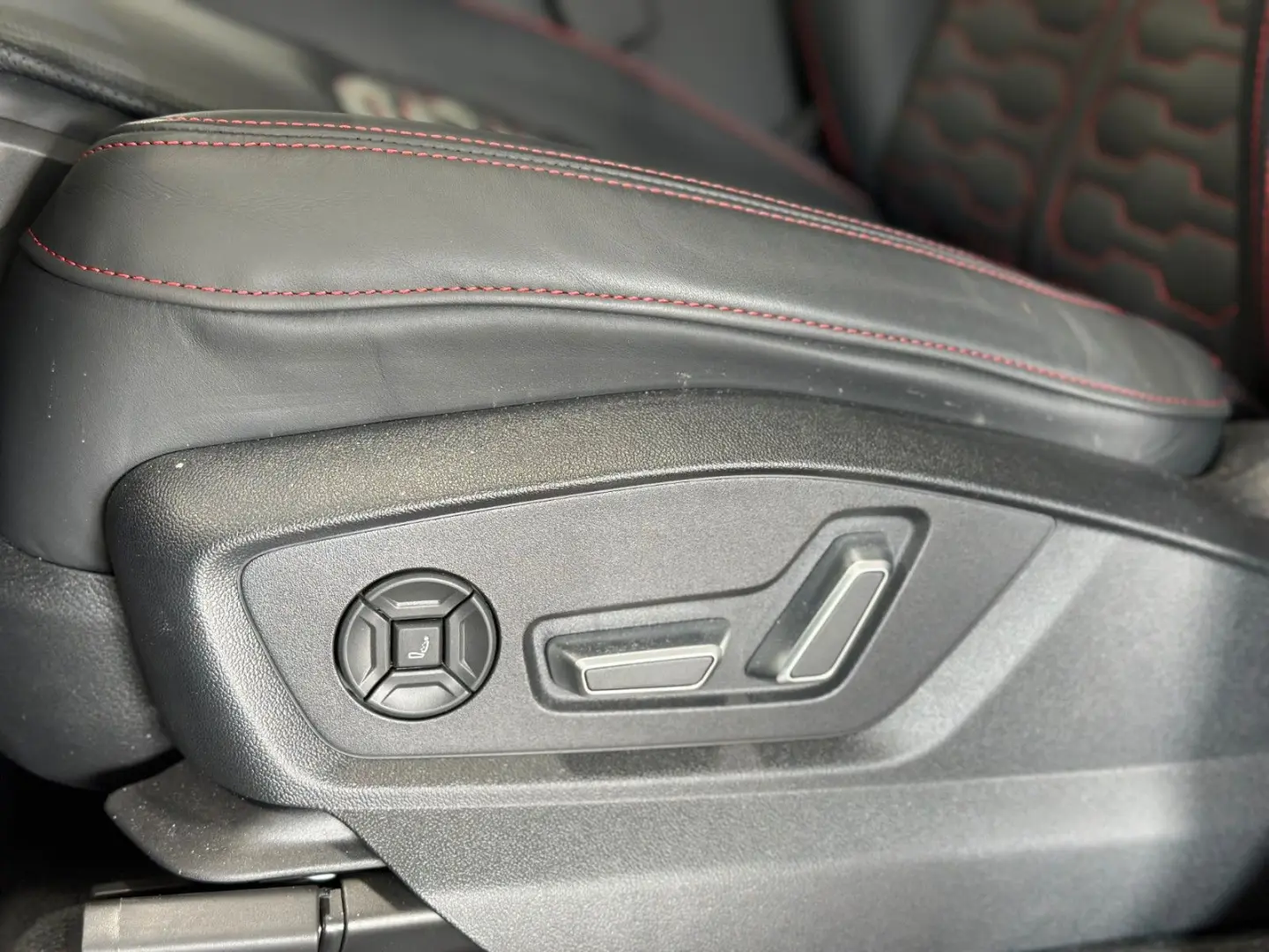 RSQ8 4.0TFSI quattro KERAMIC MASSAGE NIGHTVIEW