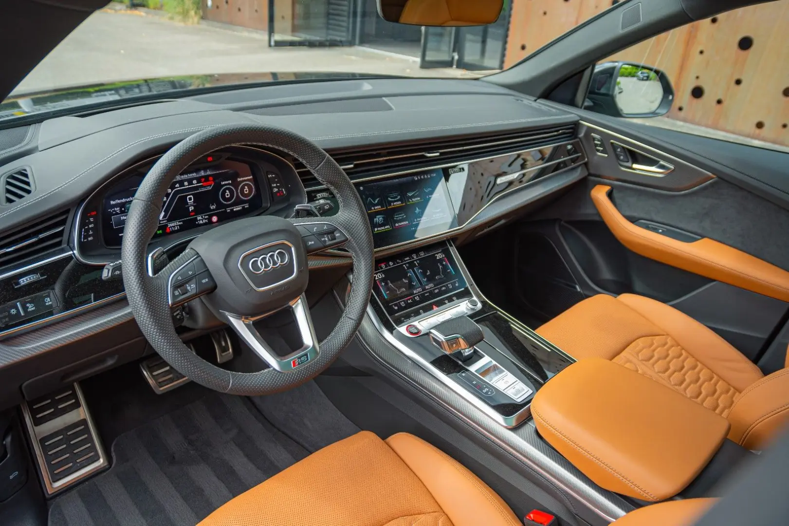 RSQ8 4.0 TFSI MATRIX B&O TOUR HEADUP