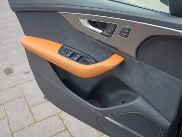 RSQ8 4.0 TFSI MATRIX B&O TOUR HEADUP