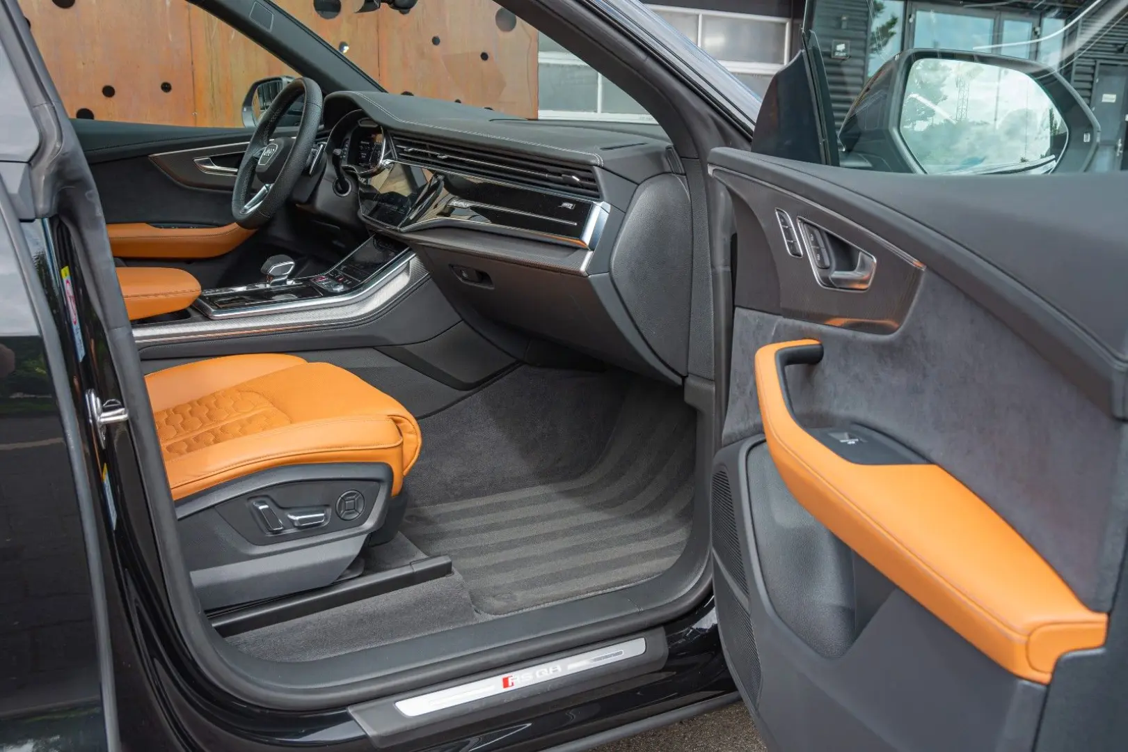 RSQ8 4.0 TFSI MATRIX B&O TOUR HEADUP