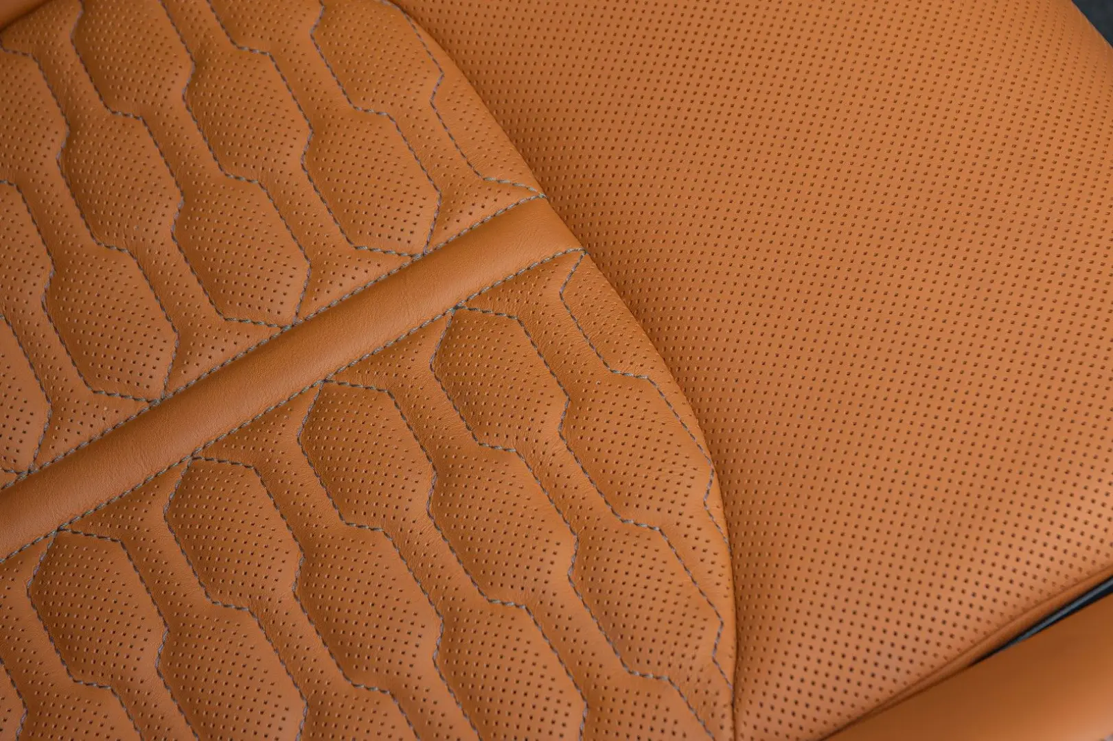 RSQ8 4.0 TFSI MATRIX B&O TOUR HEADUP