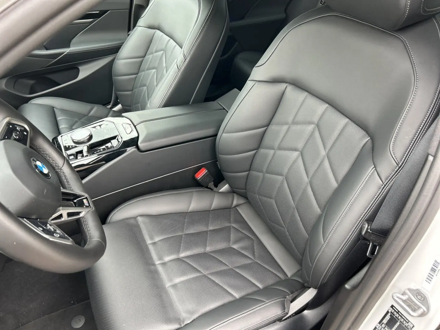 520d M Sportpaket AHK Sitzbelüftung 360 Kamera