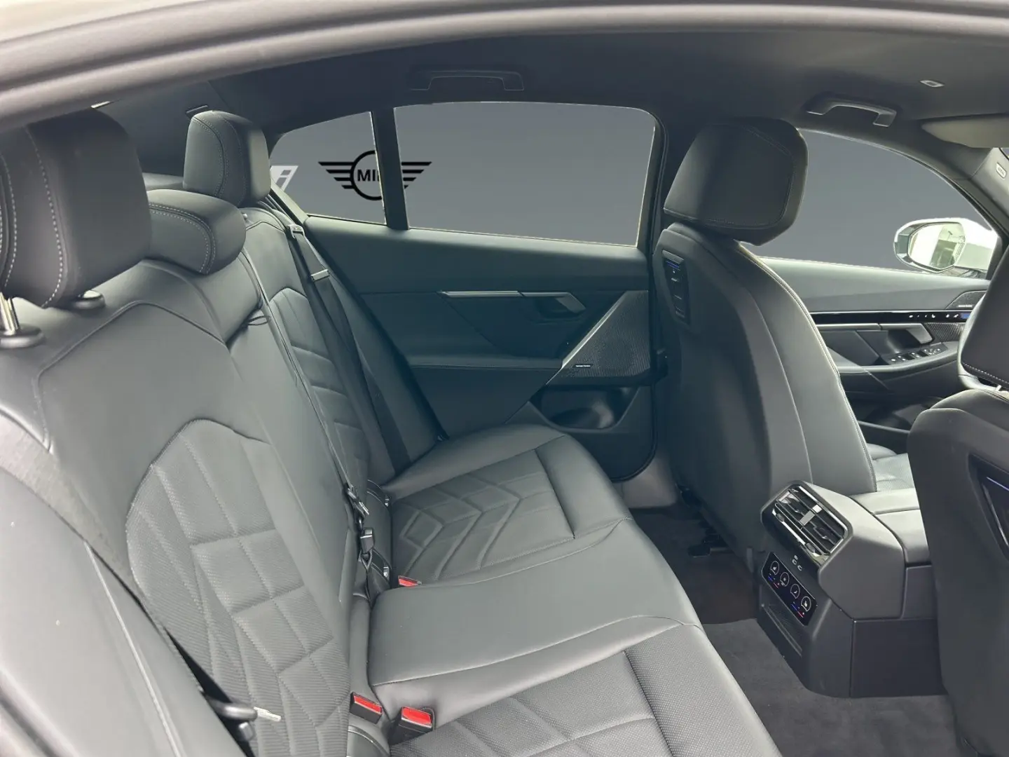 520d M Sportpaket AHK Sitzbelüftung 360 Kamera