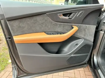 RSQ8 4.0 TFSI QUT MATRIX PANO CARBON HUD 360