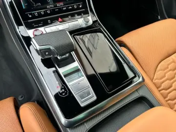 RSQ8 4.0 TFSI QUT MATRIX PANO CARBON HUD 360