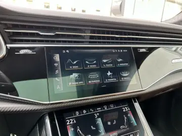 RSQ8 4.0 TFSI QUT MATRIX PANO CARBON HUD 360
