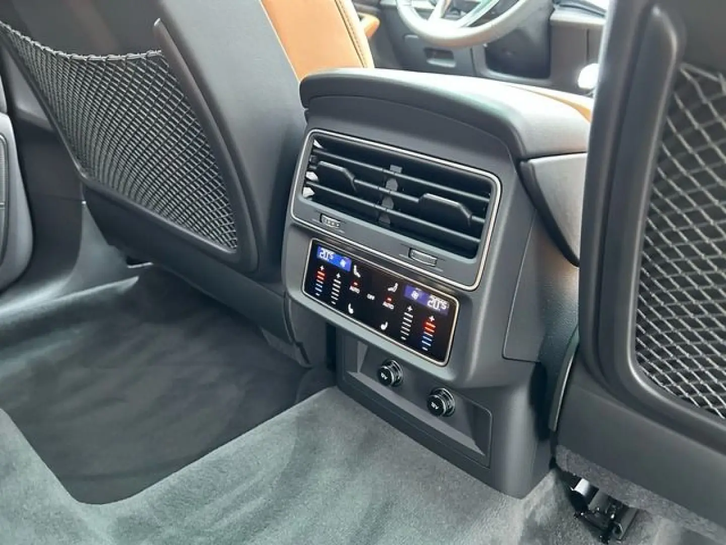 RSQ8 4.0 TFSI QUT MATRIX PANO CARBON HUD 360