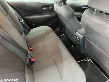 Toyota Corolla Sedan 1.8 HSD Business