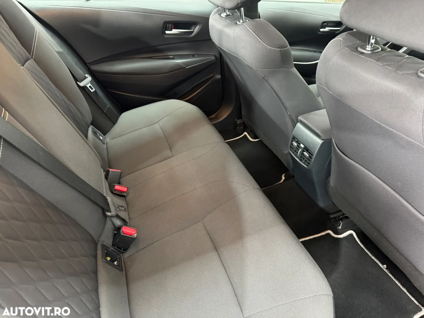 Toyota Corolla Sedan 1.8 HSD Business