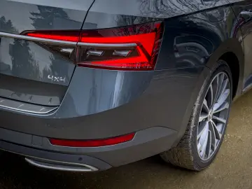 Skoda Superb Laurent Klement Camera Memorie Acc Led